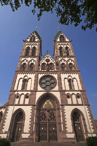 1897年に奉献された歴史主義様式で建てられた有名な聖ハート教会のファサード フライブルク バーデン ヴュルテンベルク州 ドイツ ヨーロッパ — ストック写真