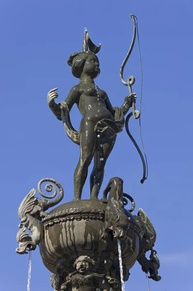 Scultura Luna Sulla Fontana Della Luna 1530 Contro Cielo Blu — Foto Stock