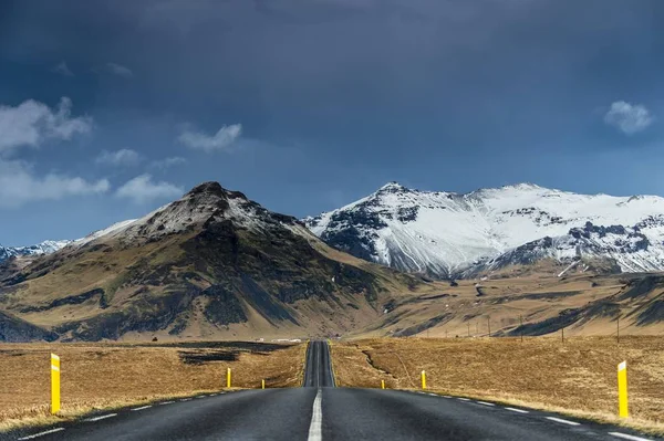 Camino Con Paisaje Montaña Cerca Vik Islandia Europa — Foto de Stock