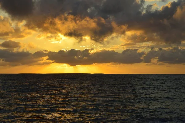 Puesta Sol Mar Con Nubes Mari Ermi Península Del Sinis — Foto de Stock