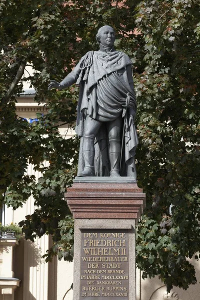 Monumento Rei Friedrich Wilhelm Neuruppin Ostprignitz Ruppin Brandemburgo Alemanha Europa — Fotografia de Stock