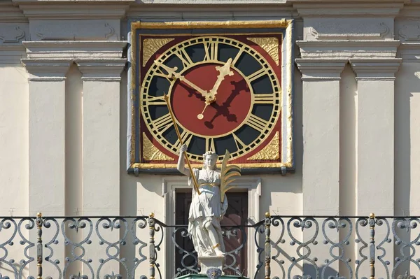 Orloj Barokní Fasádě Radnice Postavený Roce 1704 Dolní Sasko Německo — Stock fotografie