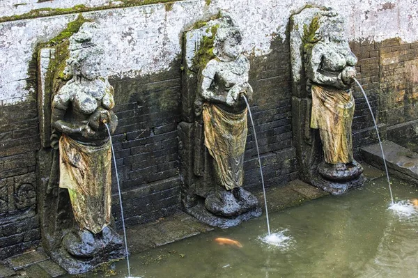 Estatuas Granito Talladas Piscina Ritual Baño Cueva Elefante Goa Gajah — Foto de Stock