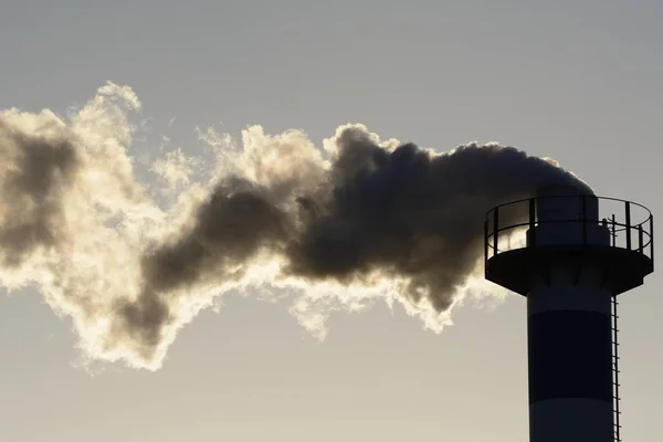 Rook Uit Een Industriële Schoorsteen Ystad Scania Zweden Europa — Stockfoto