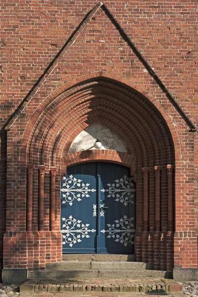Vstupní Portál Novogotického Farního Kostela Wustrow Wustrow Meklenbursko Přední Pomořansko — Stock fotografie