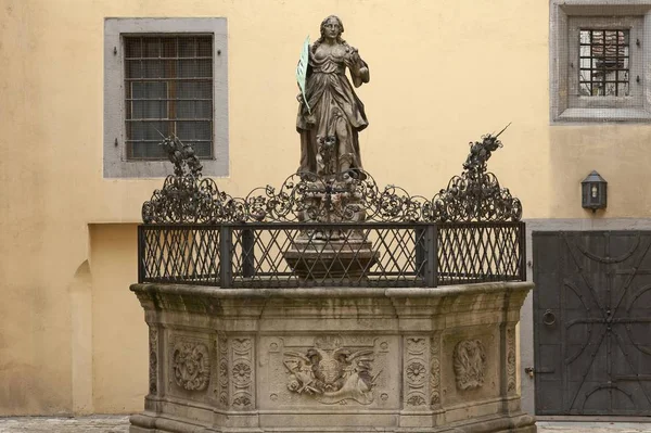 Fontana Justitiabrunnen Con Scultura Della Dea Dell Amore Dal 1661 — Foto Stock