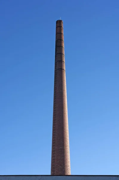 Antigua Chimenea Ladrillos Contra Cielo Azul Lauf Der Pegnitz Franconia —  Fotos de Stock