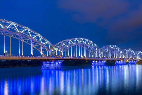 Most Kolejowy Dzelzce Przechył Zmierzchu Niebieska Godzina Nad Rzeką Daugava — Zdjęcie stockowe
