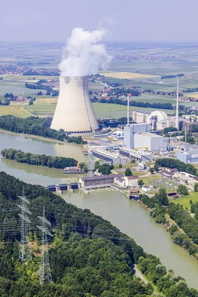 Luftaufnahme Eon Kernkraftwerke Isar Und Isar Mit Reaktorgebäuden Und Kühlturm — Stockfoto