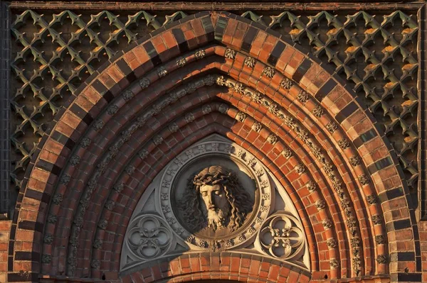 Rilievo Cristo Sopra Ingresso Laterale Della Chiesa Neo Gotica San — Foto Stock