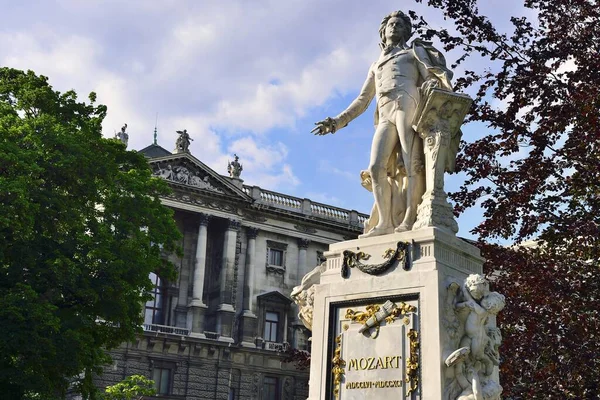 Μνημείο Του Wolfgang Amadeus Mozart Στο Imperial Castle Garden Περιοχή — Φωτογραφία Αρχείου