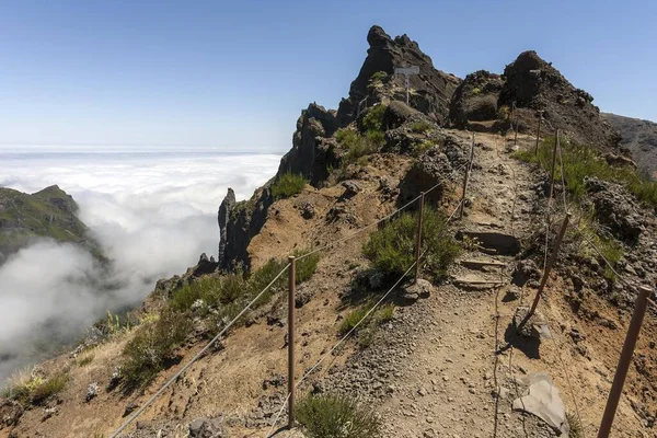 Útvonal Pousada Arieiro Tól Pico Ruivo Passat Felhők Gyülekeznek Hegy — Stock Fotó