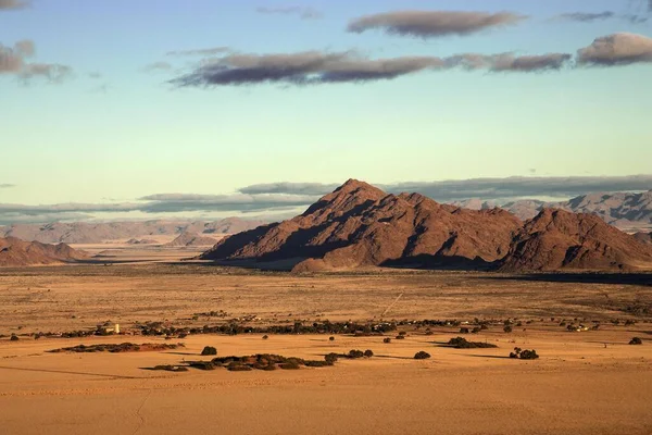 Vista Elim Dune Para Estepe Grama Acampamento Sesriem Montanhas Tsaris — Fotografia de Stock