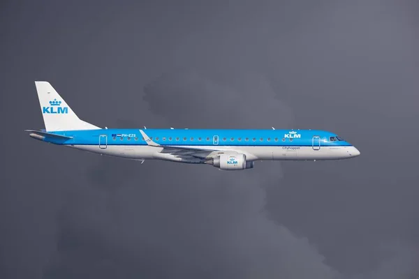 Ezs Klm Cityhopper Embraer Erj 190Std Erj 190 100 悪天候下での飛行 — ストック写真