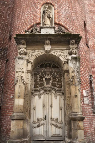 Zandstenen Portaal Van Het Koopvaardijgilde 1587 Fraai Uitgehouwen Fanlight Deur — Stockfoto