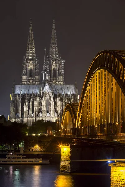 Hohenzollern Híd Megvilágított Éjszaka Köln Katedrális Mögötte Köln Észak Rajna — Stock Fotó