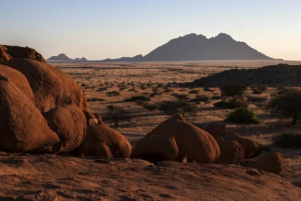 Felsen Bei Spitzkoppe Dahinter Kleine Spitzkoppe Abendlicht Namibia Afrika — Stockfoto