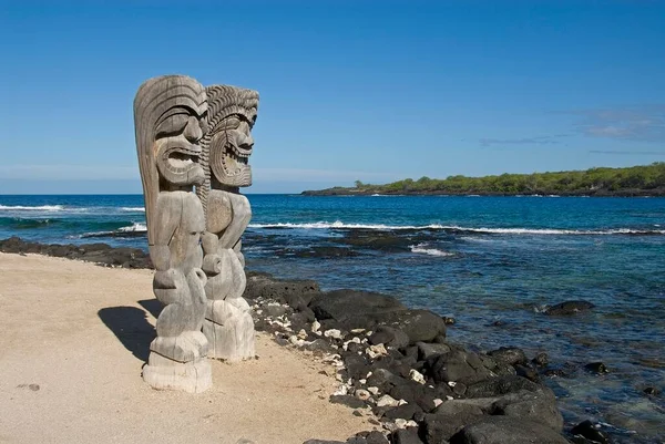 Totems Tiki Uhonua Honaunau National Historical Park Big Island Hawaï — Photo