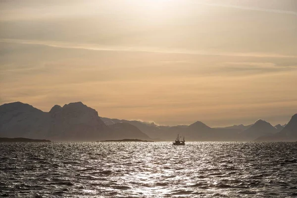 Gemi Arka Işıklandırma Lofoten Norveç Avrupa — Stok fotoğraf