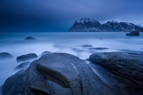 Skały Plaży Uttakleiv Lofoten Norwegia Europa — Zdjęcie stockowe