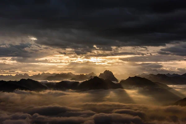 Bregenzerwald Dağları Bulutların Altında Sabahın Erken Saatlerinde Bregenz Ormanı Vorarlberg — Stok fotoğraf