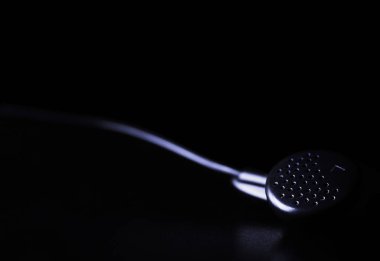 Kulak telefon yansıması ile