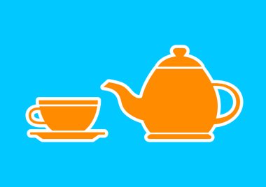 Turuncu çaydanlık ve mavi arka plan üzerinde çay fincanı