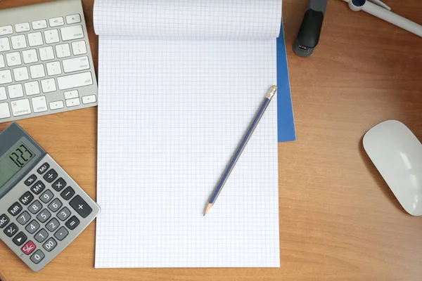 Bir kafeste yaptırın