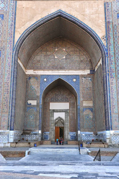 Samarkand : entrée de la mosquée — Photo