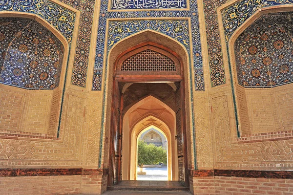 Bukhara: entrada da mesquita Kalon — Fotografia de Stock