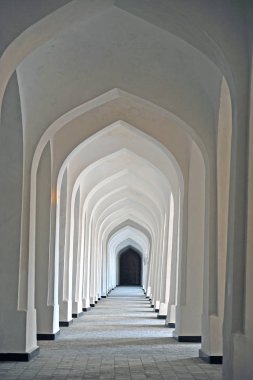 Buhara: madrassah beyaz koridor
