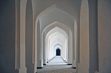 Buhara: madrassah beyaz koridor