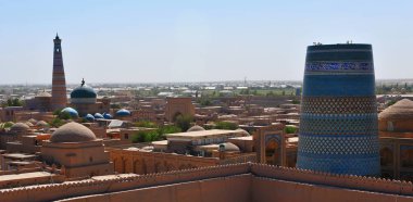 Hiva: kuleleri ve Minare