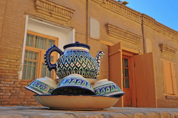 Khiva: teiera tradizionale e tazze — Foto Stock