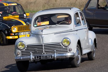 Eski Peugeot 203.