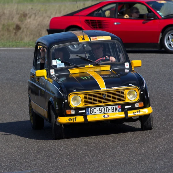 Старый Renault 4 — стоковое фото