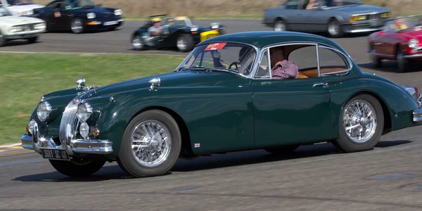 Yeşil vintage Jaguar. — Stok fotoğraf