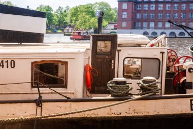 Eski paslı vintage yarış komitesi botu güneşli bir gün