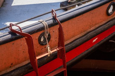 Eski paslı vintage yarış komitesi botu güneşli bir gün