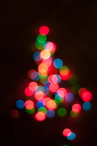 Árvore de Natal feita de luzes coloridas — Fotografia de Stock