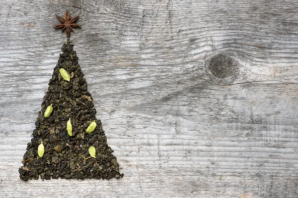 Weihnachtsbaum-Grußkarte aus grünem Tee — Stockfoto