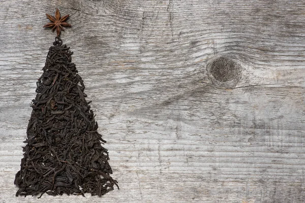 Cartão de saudação árvore de Natal feito de chá preto — Fotografia de Stock
