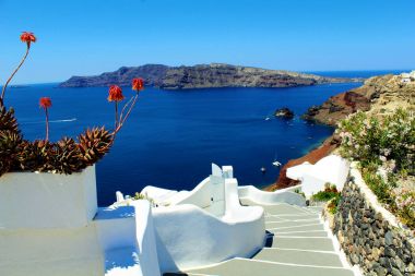 Santorini manzara, Fira muhteşem okyanus görünümü - Santorini Greece.There en popüler adada güzel plajları, muhteşem bir manzara, Antik şehirler ve muhteşem restoranlar birleştirin birkaç seyahat gidilecek olmasıdır.