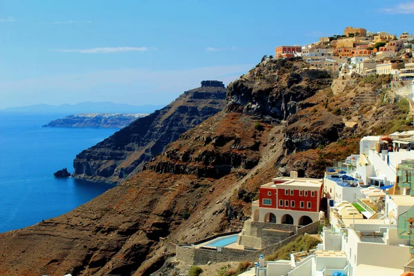 サントリーニ島の風景 フィラ山ビュー サントリーニ島は Greece で最も人気のある島は 美しいビーチ 壮観な風景 古代都市や素晴らしいレストランを組み合わせたいくつかの旅行の目的地 — ストック写真