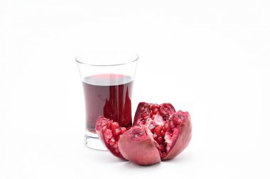 Nar beyaz zemin üzerinde. Natural.For yalıtım.