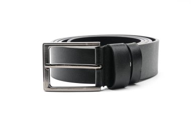 Siyah kuşak ve beyaz arka planda metal kapatıcı.