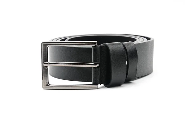 Cinturón negro con cierre de metal sobre fondo blanco — Foto de Stock