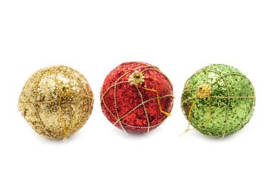 Yılbaşı ve yeni yıl balosu beyaz bir taşrada parlıyor.