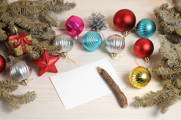 Christmas white wooden pattern with Christmas tree branches and — Stock Photo, Image