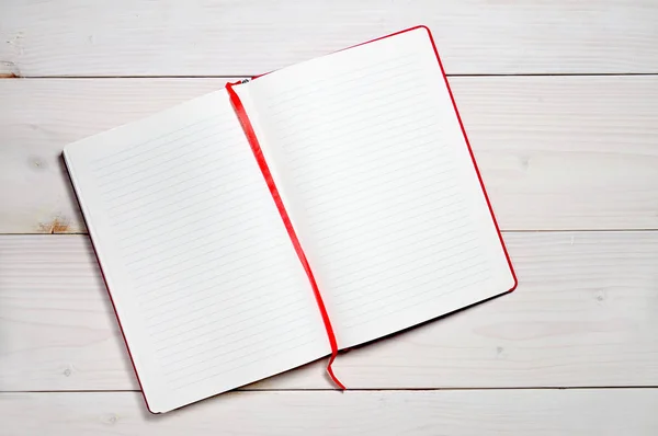 Piros Notebook Mindennapi Jegyzetek Egy Fehér Háttér — Stock Fotó